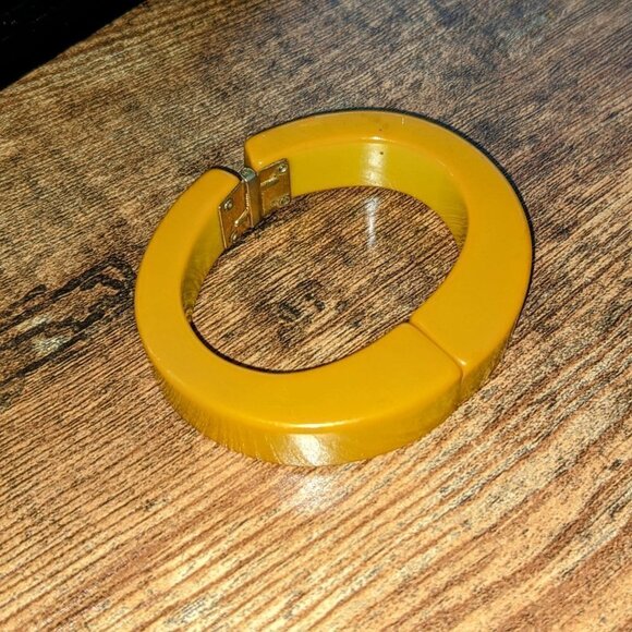 Bakelite 1940s Butterscotch Bracelet - Picture 4 of 11